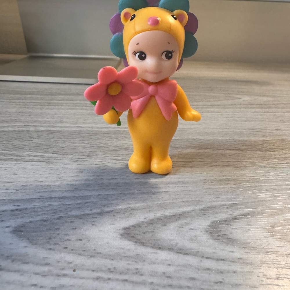 Faux Sonny Angel Mini Figure Flower Gift Series-Orange Lion Holding Pink Flower